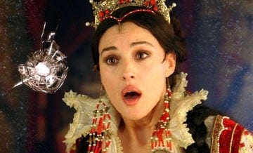 Monica Bellucci in una sequenza de I fratelli Grimm