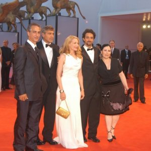 David Strathairn, George Clooney, Patricia Clarkson, Grant Heslov e Alex Borstein a Venezia per presentare Good Night, and Good Luck