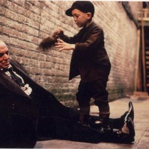 John Polito in una scena di Crocevia della morte