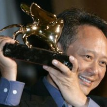 Ang Lee con il Leone d'oro vinto per Brokeback Mountain