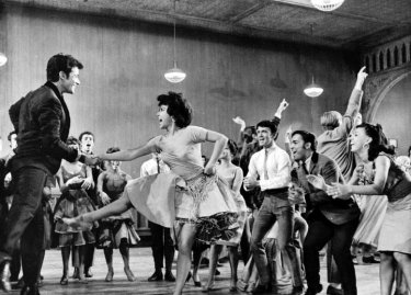 Rita Moreno e George Chakiris in una scena di West Side Story