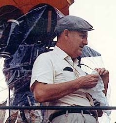 Robert Wise sul set di Two People, in Marocco