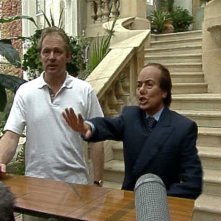 Sabina Guzzanti nei panni di Silvio Berlusconi in Viva Zapatero!