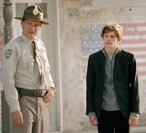 Bill Paxton e Jamie Bell in una scena di Dear Wendy