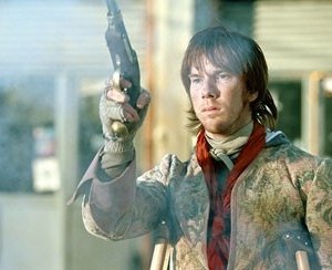 Chris Owen in una scena di Dear Wendy