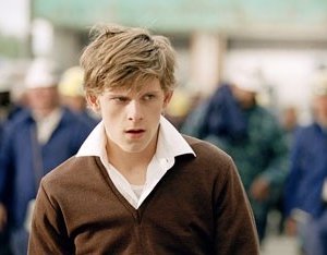 Jamie Bell in una scena di Dear Wendy