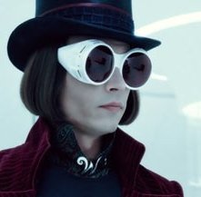 Johnny Depp in una scena de La fabbrica di Cioccolato