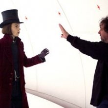 Johnny Deppe e Tim Burton sul set de La fabbrica di cioccolato