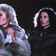 Janet Leigh e Nancy Kies in una scena di Fog