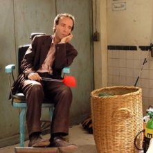 Roberto Benigni in una sequenza de La tigre e la neve