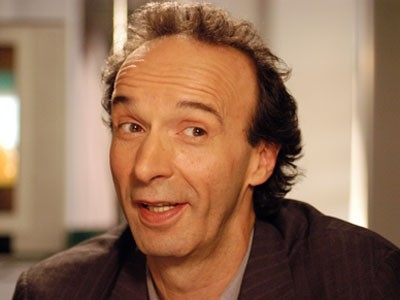 Roberto Benigni in una sequenza di La tigre e la neve