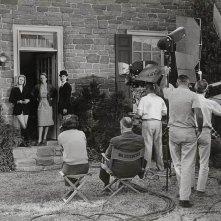 Alfred Hitchcock (di spalle) e Tippi Hedren sul set di Marnie