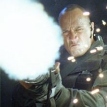 The Rock in una scena del film Doom