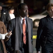 Jennifer Esposito, Don Cheadle e Kathleen York in Crash