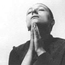 Renèe Falconetti in una scena de LA PASSIONE DI GIOVANNA D'ARCO