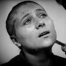 Renèe Falconetti in una scena de LA PASSIONE DI GIOVANNA D'ARCO