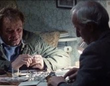 Una scena di Piovono pietre