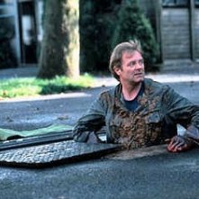 Una scena di Piovono pietre