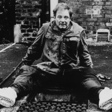 Una scena di Piovono pietre