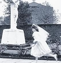 Una scena di Piovono pietre