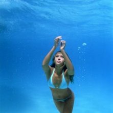 Jessica Alba in una sequenza di Trappola in fondo al mare