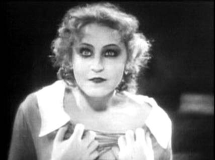 Brigitte Helm In Una Scena Di Metropolis 19405