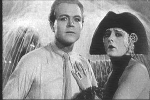 Gustav Frohlich E Brigitte Helm In Una Scena Di Metropolis 19406