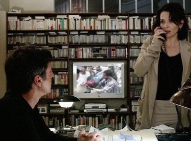 Juliette Binoche e Daniel Auteuil (di spalle) in Niente da nascondere