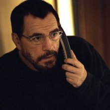 Brian Cox in una scena di Red Eye