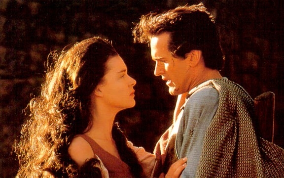 Embeth Davidtz E Bruce Campbell In Una Scena De L Armata Delle Tenebre 19439