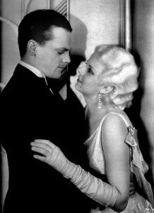 Jean Harlow e James Cagney in una scena di Nemico Pubblico