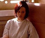 Thora Birch in una scena di THE HOLE