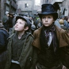 Barney Clark e Harry Eden in Oliver Twist