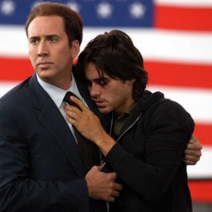 Nicolas Cage e Jared Leto in una scena del film Lord of War