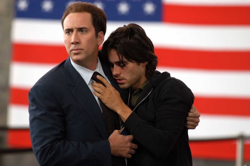 Nicolas Cage e Jared Leto in una scena del film Lord of War