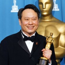 Ang Lee con l'Oscar per La tigre e il dragone