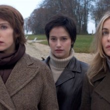 Karin Viard, Marie Gillain e Emmanuelle Bèart in una scena del film L'enfer