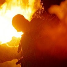 Fuoco e fiamme in una scena dell'horror Hills Have Eyes