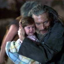 Una scena drammatica del film Le colline hanno gli occhi