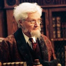 Jim Broadbent in una scena di Narnia