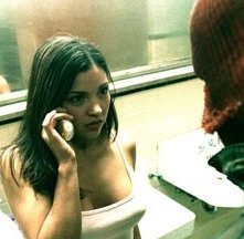 Sandra McCoy in una scena di Nickname: L'enigmista