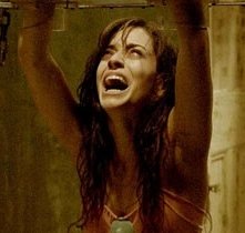 Emmanuelle Vaugier in una scena di Saw 2