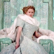 L'affascinante e regale Tilda Swinton in una scena de Le cronache di Narnia: il Leone, la Strega e l'Armadio