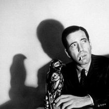 Humphrey Bogart in una foto promozionale per Il mistero del falco