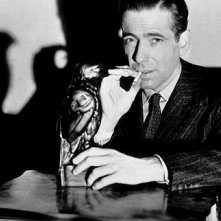 Humphrey Bogart in una foto promozionale per Il mistero del falco