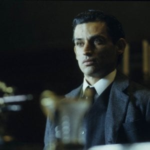 Enrico Lo Verso in una scena de film L'educazione fisica delle fanciulle