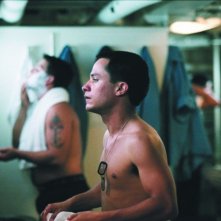 Gael Garcia Bernal in una scena del dramma The King