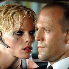 Kate Nauta e Jason Statham in una scena di Transporter: extreme