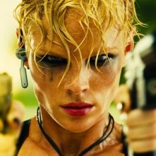 kate Nauta in una scena di Transporter: Extreme