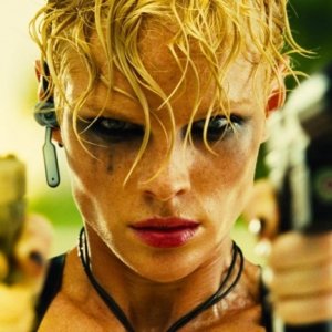 kate Nauta in una scena di Transporter: Extreme